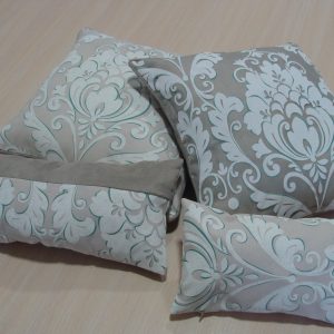 Комплект декоративних подушок Lumelle Damask 40х40см 2шт 40х18см 1шт 30х18 см 1шт сірі з бежевим (п_0439)