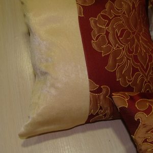 Комплект декоративних подушок Lumelle Damask 30х30см 4шт 40х21см 1шт бордові з пісочним коронки (п_0267)