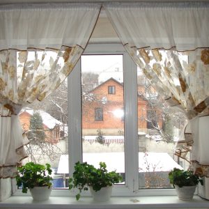 Комплект тюль до підвіконня Lumelle Троянди з рюшею 2шт карниз 250см молочний з помаранчевим малюнком (19_3а)