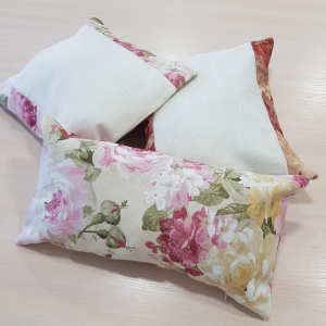 Комплект декоративних подушок молочні Lumeelle Flowers 31х28см 2шт 41х21см 1шт молочні з бежевим (п_0299)