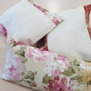 Комплект декоративних подушок молочні Lumeelle Flowers 31х28см 2шт 41х21см 1шт молочні з бежевим (п_0299)