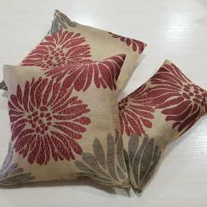 Комплект декоративних подушок Lumelle Flowers 32х32см 2шт 32х20см 1шт бежеві з бордовим (п_0317)