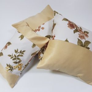 Комплект декоративних подушок Lumelle Flowers 40х40см 2шт 38х25см 1шт молочні з пісочним (п_0144)