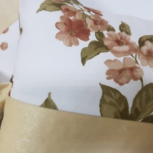 Комплект декоративних подушок Lumelle Flowers 40х40см 2шт 38х25см 1шт молочні з пісочним (п_0144)