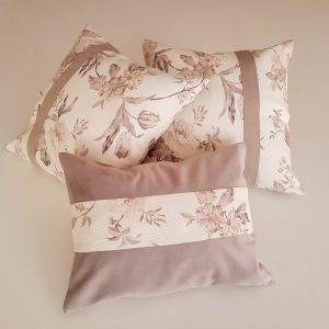 Комплект декоративних подушок Lumelle Flowers 33х33см 2шт 33х25см 1шт бежеві (п_0197)