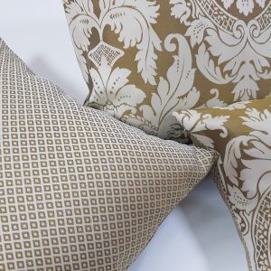Комплект декоративних подушок Lumelle Classic 40х38см 2шт 31х35см 1шт молочні з золотистим (п_0597)