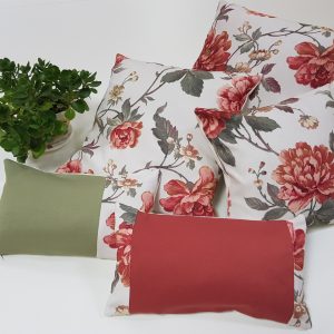 Комплект декоративних подушок Lumelle Flowers 38х38см 2шт 32х32см 1шт 35х20см 1шт 33х20см 1шт молочний (п_0599)