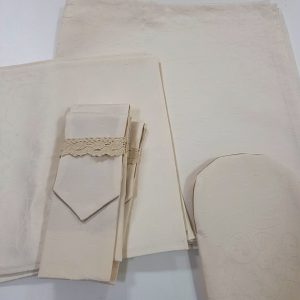 Комплект для сервірування Lumelle Вензель раннер 1шт, серветки 4шт, прихватка 1шт, чохли для приладів 4шт (1_4ч)
