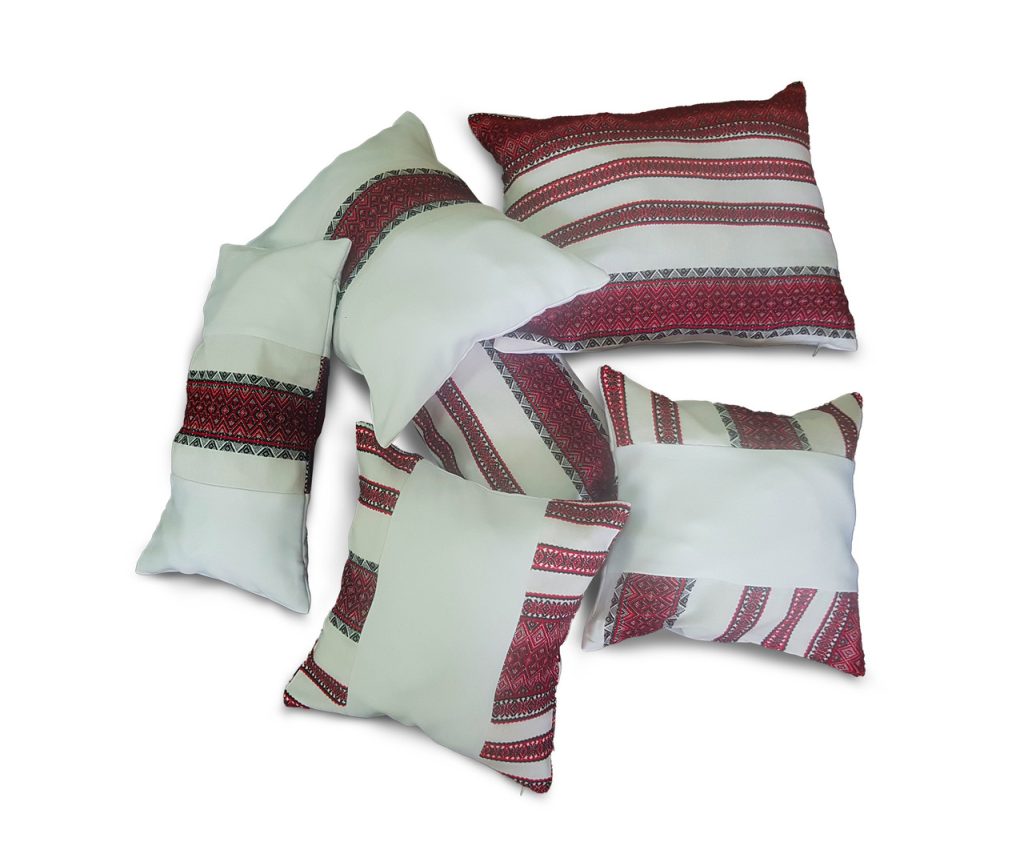 Комплект декоративних подушок Lumelle Ukrainian Pattern 6шт молочний з червоним (п_0060)