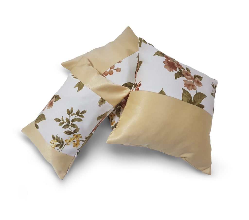 Комплект декоративних подушок Lumelle Flowers 40х40см 2шт 38х25см 1шт молочні з пісочним (п_0144)