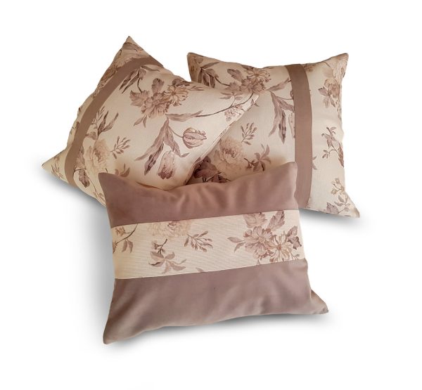 Комплект декоративних подушок Lumelle Flowers 33х33см 2шт 33х25см 1шт бежеві (п_0197)
