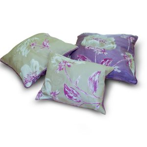 Комплект декоративних подушок Lumelle Flowers 35х35см 1шт 40х40см 1шт 24х33см 1шт бузкові та бежеві (п_0223)