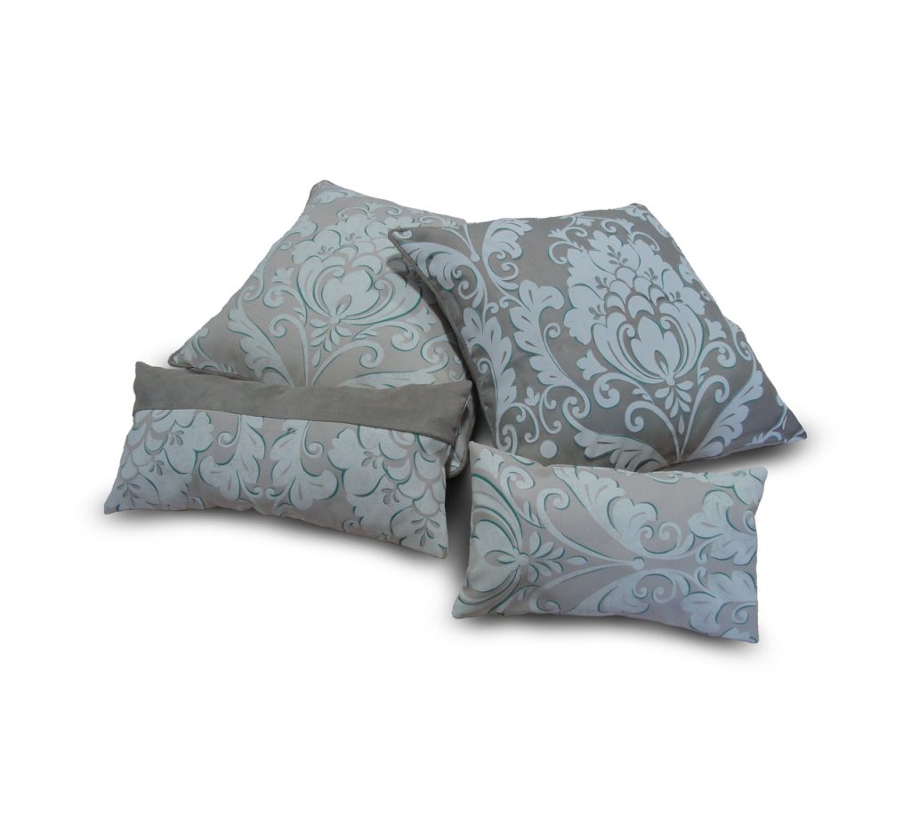 Комплект декоративних подушок Lumelle Damask 40х40см 2шт 40х18см 1шт 30х18 см 1шт сірі з бежевим (п_0439)