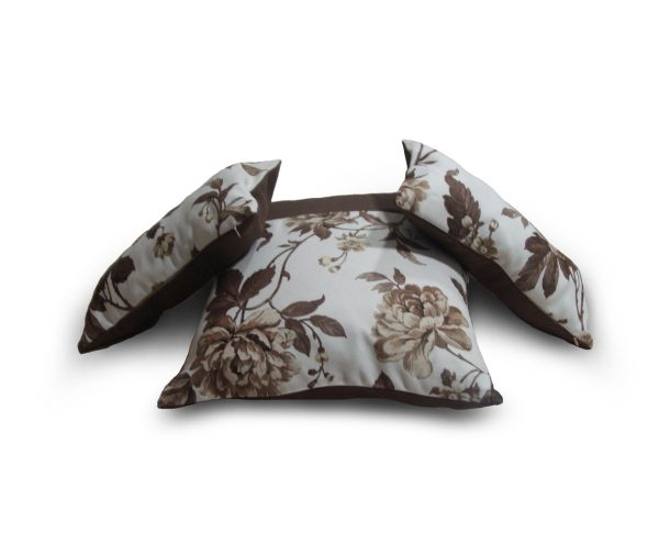 Комплект декоративних подушок Lumelle Flowers 45х45см 1шт 40х20см 2шт молочні з коричневим (п_0453)