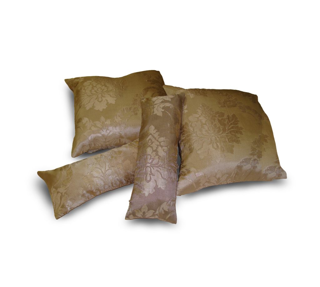 Комплект декоративних подушок Lumelle Damask 40х40см 2шт 40х15см 2шт бежеві із золотистим (п_0498)