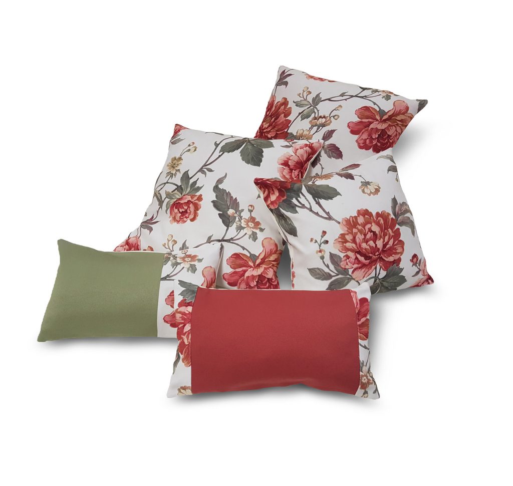 Комплект декоративних подушок Lumelle Flowers 38х38см 2шт 32х32см 1шт 35х20см 1шт 33х20см 1шт молочний (п_0599)