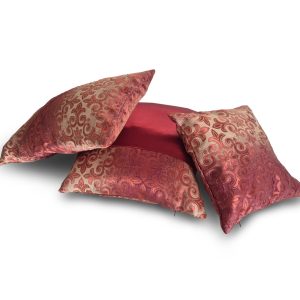 Комплект декоративних подушок Lumelle Damask 50х30см 1шт 32х32см 1шт 41х41см 1шт бордовий із золотистим (п_0733)