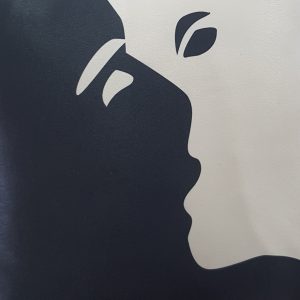 Декоративна подушка Lumelle «Поцілунок» 35×35 см, молочно-чорна (па_06)