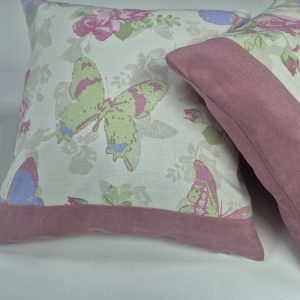 Комплект декоративних подушок Lumelle Butterflies 40х40см 2шт молочні з рожевим і блакитним (п_0764)
