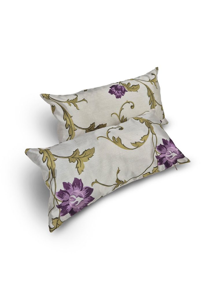 Комплект декоративних подушок Lumelle Flowers 2шт 45х24см молочний з фіолетовим (п_0786)