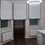 Римські штори в кабінеті