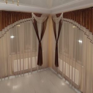 Ламбрекен зі шторкою Lumelle Асиметрія фатинка карниз 250см коричневий з молочним (30_1_2,5м)