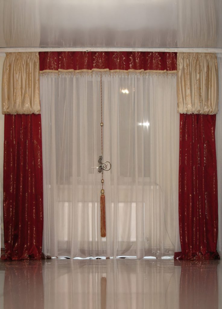 Комплект штор і ламбрекен зі стеклярусом Lumelle Damask карниз 300см теракотовий із золотистим (70_1_3м)