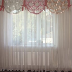 Ламбрекен Lumelle Гойдалки з ниток з бантами карниз 250см рожевий з білим і бежевим (92_1пб)