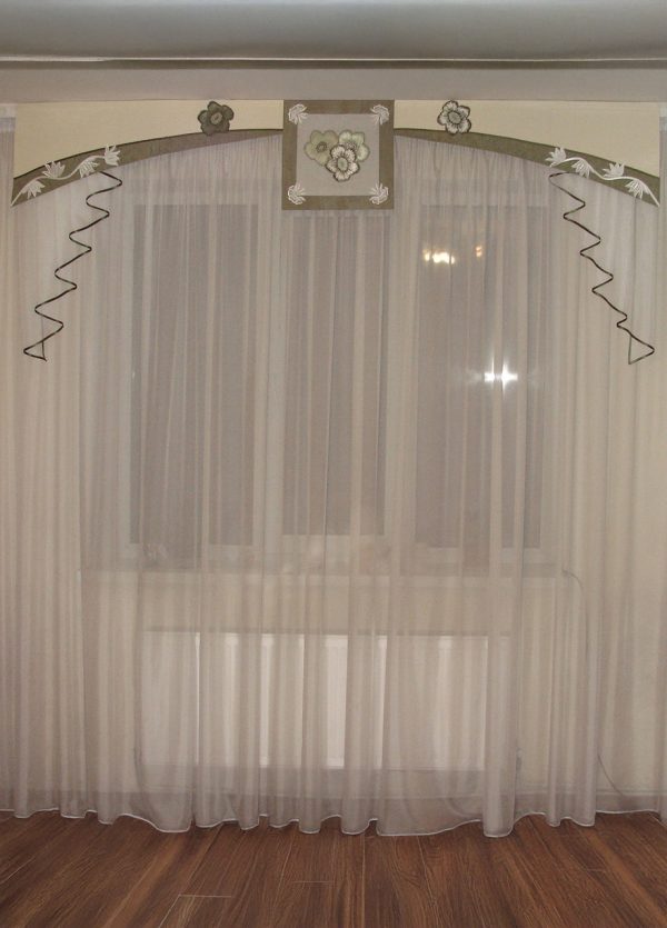 Жорсткий ламбрекен Lumelle Flowers карниз 200см молочний (84_6ж)