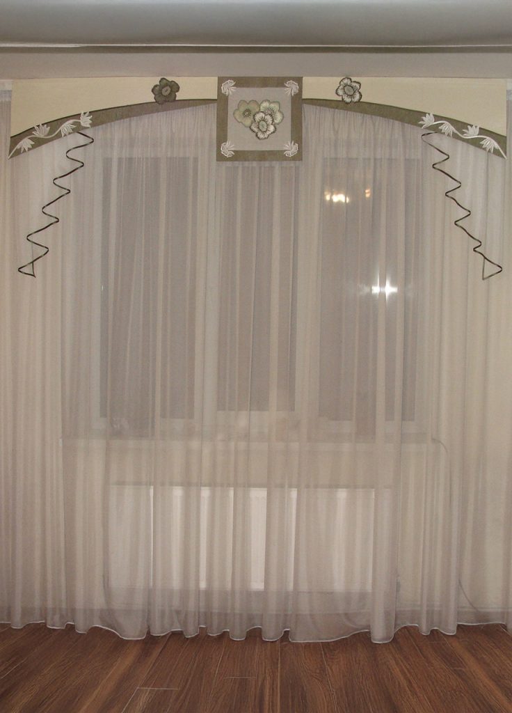 Жорсткий ламбрекен Lumelle Flowers карниз 200см молочний (84_6ж)