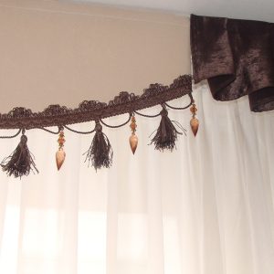 Жорсткий ламбрекен з бахрамою Lumelle 250см молочний та шоколадний (130_6ж)