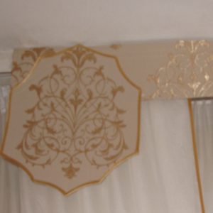 Жорсткий ламбрекен Lumelle Damask Корона 2м молочний (141_6ж)