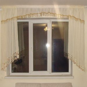 Ламбрекен Lumelle Simple з бахрамою на карниз 200см молочний (70_6к)