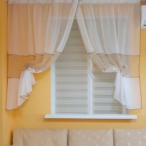 Комплект тюль до підвіконня Lumelle карниз 200см білий з бежевим (70_8к)