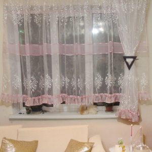 Комплект тюль зі шторкою до підвіконня Lumelle Damask карниз 200см білий з з рожевою оборкою (90_2к)