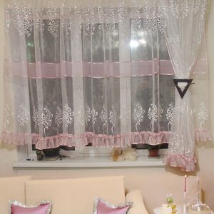 Комплект тюль зі шторкою до підвіконня Lumelle Damask карниз 200см білий з з рожевою оборкою (90_2к)