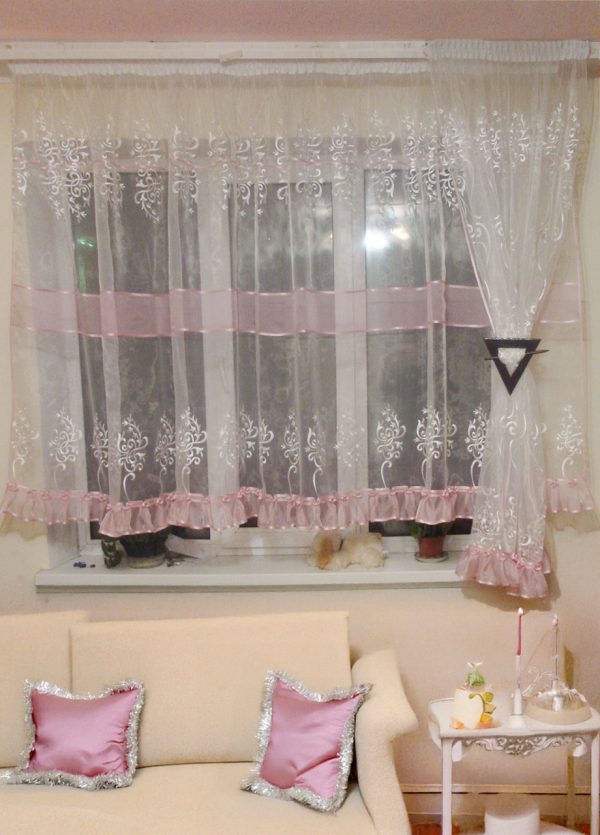 Комплект тюль зі шторкою до підвіконня Lumelle Damask карниз 200см білий з з рожевою оборкою (90_2к)
