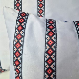 Комплект декоративних подушок Lumelle з українським орнаментом  атлас 42х32см 2шт білі (п_0862)
