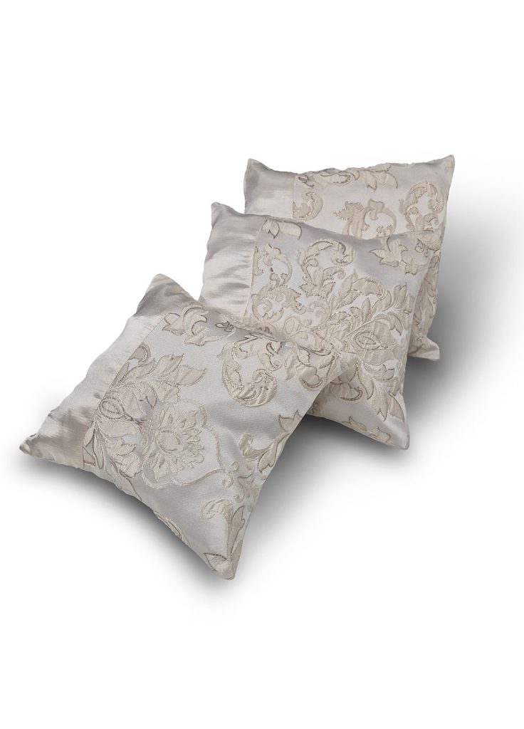 Комплект декоративних подушок  Lumelle Damask  34х32см 2шт, 30х28см 1шт  молочні з золотом  (п_0868)