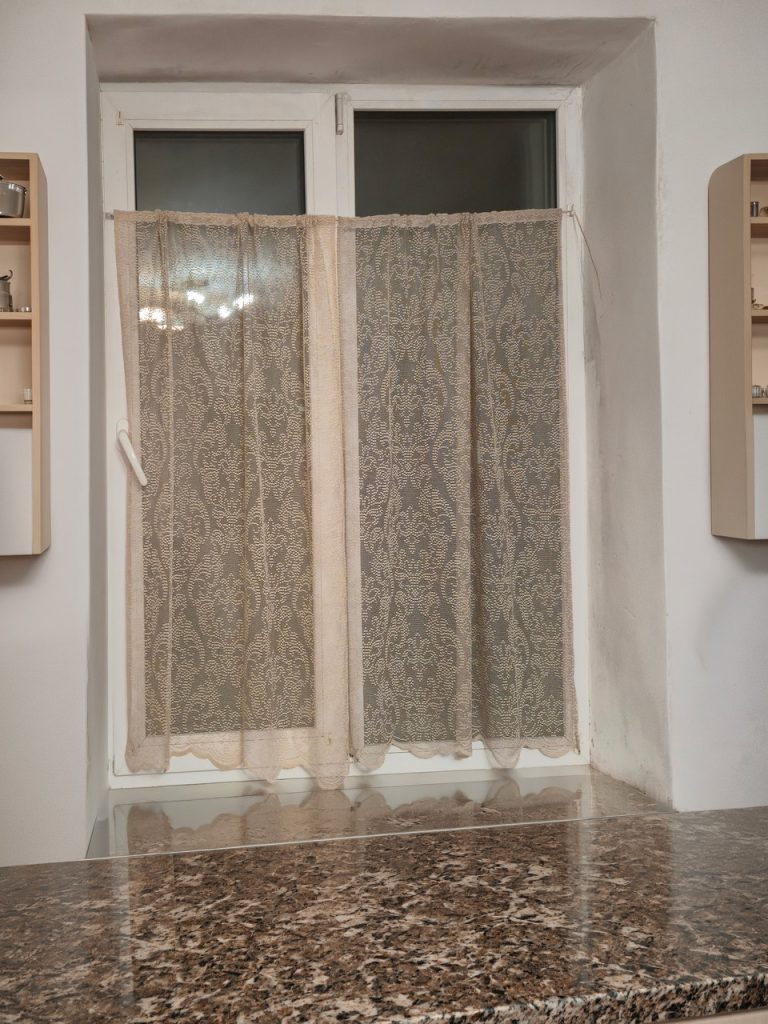 Комплект фіранок 155х110см на стулку вікон  Lumelle Damask 2шт  бежевий і кавовий (12_2ф)