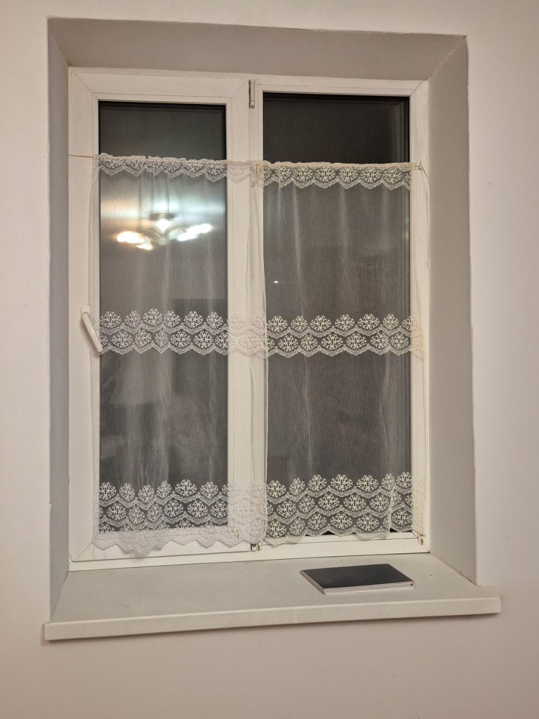 Комплект фіранок 110х108 см на віконну стулку Lumelle Damask 2 шт білий та молочний (12_6ф)