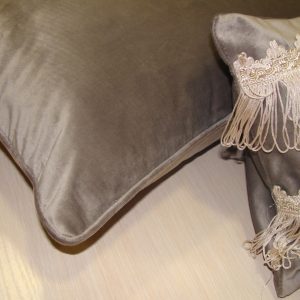 Комплект декоративних подушок Lumelle Hand Made оксамит 60х30см 1шт 48х25см 2шт сірі 3шт (п_0375)