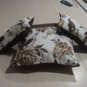 Комплект декоративних подушок Lumelle Flowers 45х45см 1шт 40х20см 2шт молочні з коричневим (п_0453)