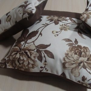 Комплект декоративних подушок Lumelle Flowers 45х45см 1шт 40х20см 2шт молочні з коричневим (п_0453)