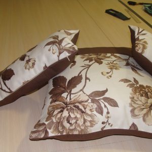 Комплект декоративних подушок Lumelle Flowers 45х45см 1шт 40х20см 2шт молочні з коричневим (п_0453)